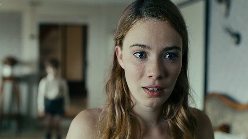 Beautiful brunette with big blue eyes plays the piano naked for innocent kid