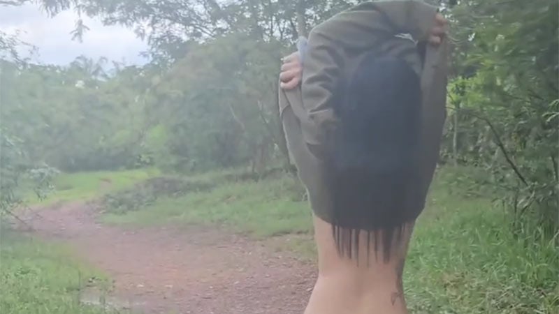 Our reader dares his girlfriend to walk naked in a public park (Part 2)