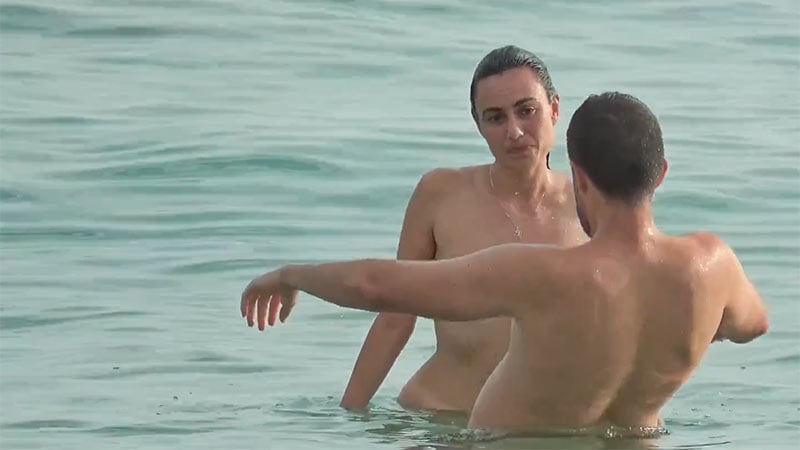 Another wholesome video of couples at the beach (where the female is naked)